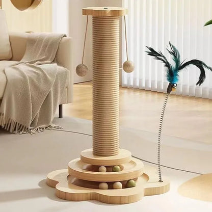 Gato araañando la torre rascador — sisal natural protege el sofá